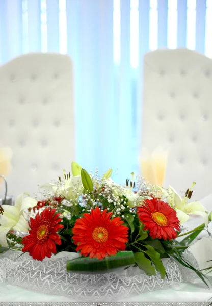 Bruiloft tafel met mooie bloemen — Stockfoto