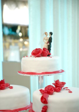 beyaz düğün pastası