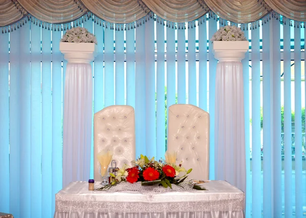 Wedding table with beautiful flowers — Stock Photo, Image