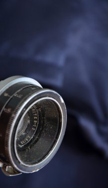 Vintage fotoğraf makinesi lens yakın çekim siyah izole