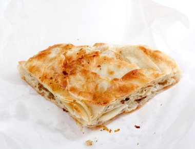 Burek etli, geleneksel bir Balkan gıda,