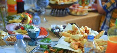 Karma gıda ona bir tablo