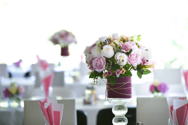 Decoratie Van Bruiloft Tafel Bloemen Een Tafel Vaas — Stockfoto