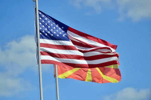 American Macedonian Flags Language Learning International Business Travel Concept — Stock Photo, Image