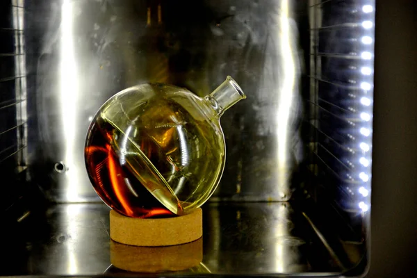 Wysokiej Jakości Olej Konopny Laboratorium Szklanej Butelce — Zdjęcie stockowe