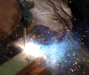 Welding metal