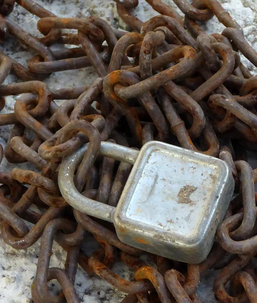 さびた鎖と南京錠 — ストック写真