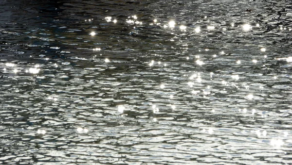 Luce del sole in acqua — Foto Stock