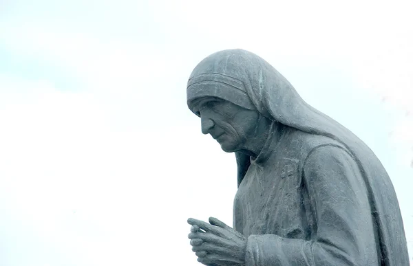 Pomnik Matka Teresa z Kalkuty w strudze, macedonia — Zdjęcie stockowe