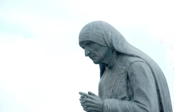 Standbeeld van moeder teresa in struga, Macedonië — Stockfoto