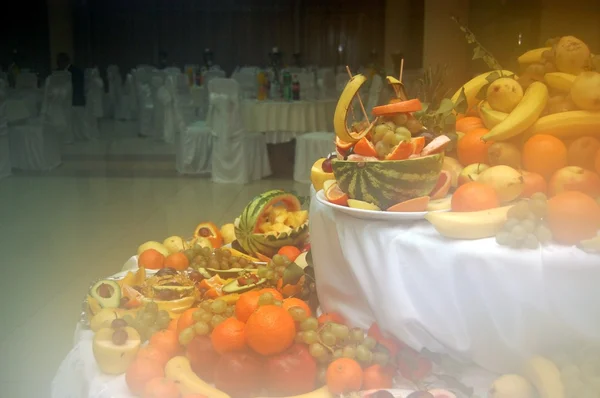 Sortimento de várias frutas de verão — Fotografia de Stock