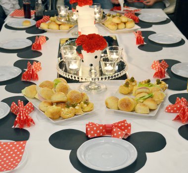 dekore edilmiş çizgi film kız doğum günü tablo