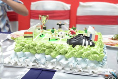 Gelecekteki futbol oyuncusu. Bebek çocuk doğum günü pasta stadyum gibi