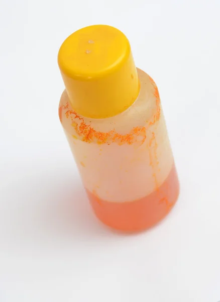 Gul färg färg i en plastflaska — Stockfoto