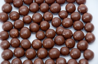 Mısır gevreği çikolata topları ve barlar 