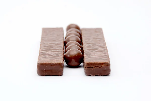 Bolas y barras de chocolate de cereales — Foto de Stock