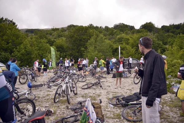 NATIONAL PARK GALICICA,MACEDONIA -JUNE 21, 2015:Bicycle Tour "Tour de Galichitsa" was organized by the cycling-Mountain Bike Club Prespa. The tour is held the second year, participants had  the opport — Stock Photo, Image