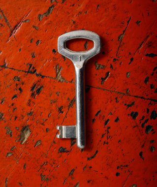 Anahtar bir ahşap üzerine