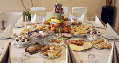 Bir tabloda lezzetli yemek