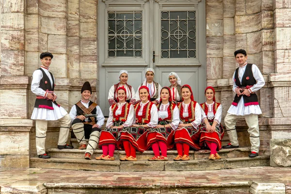 RESEN, MACEDONIA - NOVEMBER 25:Members of folk group Tashe Miloshevski , posing in yard of a well known building Saray in Macedonia.Resen , Macedonia on november 25, 2013 — Stock Photo, Image