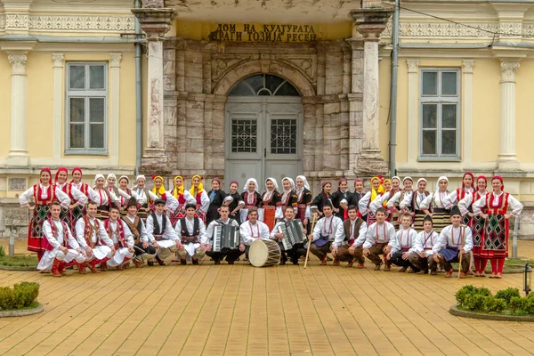 RESEN, MACEDONIA - NOVEMBER 25:Members of folk group Tashe Miloshevski , posing in yard of a well known building Saray in Macedonia.Resen , Macedonia on november 25, 2013 — Stock Photo, Image