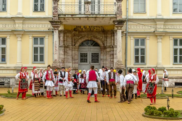 RESEN, MACEDONIA - NOVEMBER 25:Members of folk group Tashe Miloshevski , posing in yard of a well known building Saray in Macedonia.Resen , Macedonia on november 25, 2013 — Stock Photo, Image