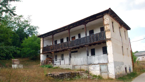 Antigua casa de pueblo macedonia — Foto de Stock