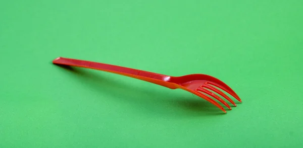 赤いプラスチック使い捨て可能なフォーク — ストック写真