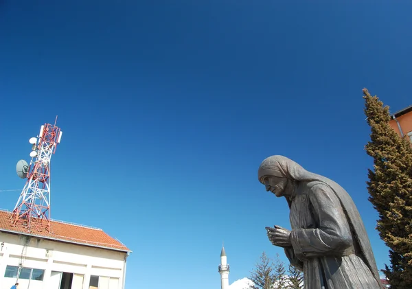 Obrero Humanitario Monumento y Premio Nobel Madre Teresa en Struga, Macedonia . —  Fotos de Stock