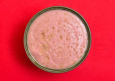 Luchean konserve tavuk eti, işlenmiş gıda teması, sağlıklı beslenme.