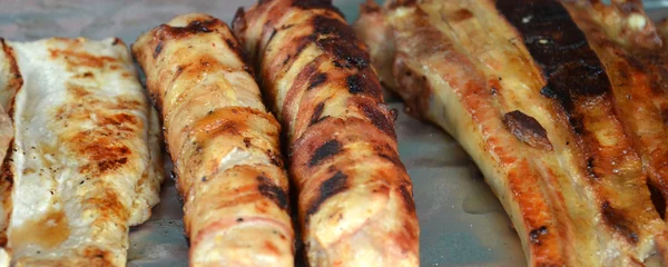 Smakelijke vlees op de grill — Stockfoto
