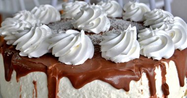 Doğum günü pastası, kutlama ve tatlı yemek teması,