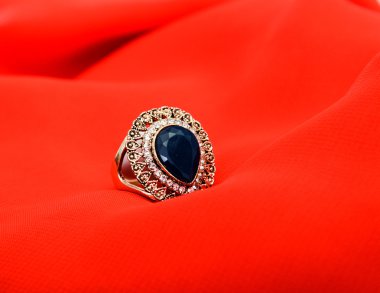 resmi bir moda yüzük