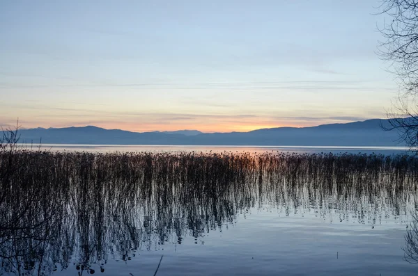 Západ slunce nad jezero Ohrid, Makedonie — Stock fotografie