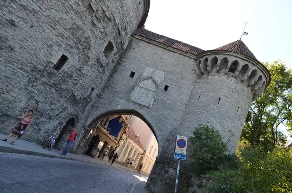 Bild eines Tallins, Estland. 24. august 2015- touristischer blick auf die altstadtarchitektur in tallinn, estland — Stockfoto