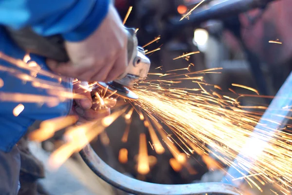 Cutting metal with grinder. — Stock Photo, Image