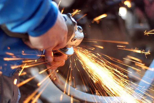 Cutting metal with grinder. — Stock Photo, Image