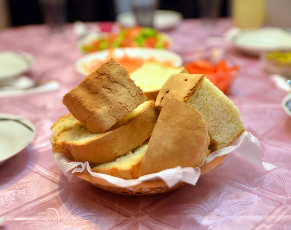 Hausgemachtes Brot im Holzofen zubereitet — Stockfoto