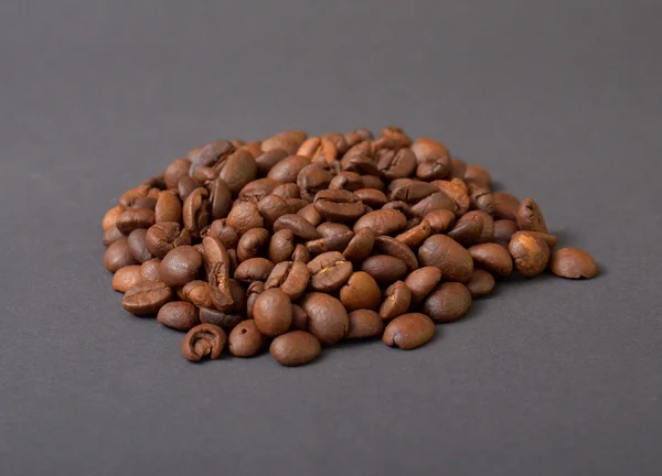 Roasted coffee on  brown background — Stock Photo, Image