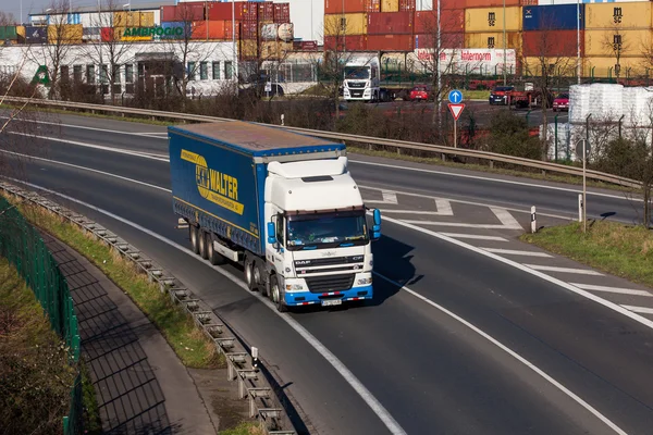 高速道路上の輸送のトラック — ストック写真