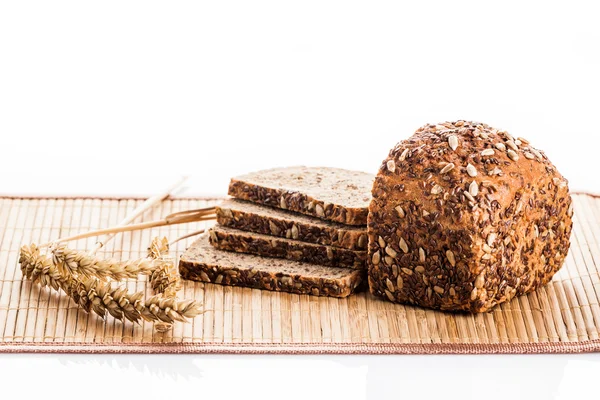 Schijfjes vers brood — Stockfoto