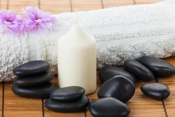 Zen stones, candle and flowers — Stock Photo, Image