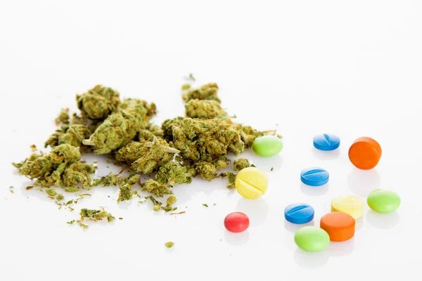 Marihuana, droger, piller — Stockfoto