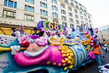 Karnaval geçit şehir merkezinde