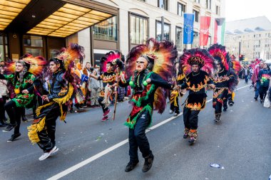 Karnaval geçit şehir merkezinde