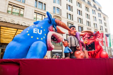 Karnaval geçit şehir merkezinde