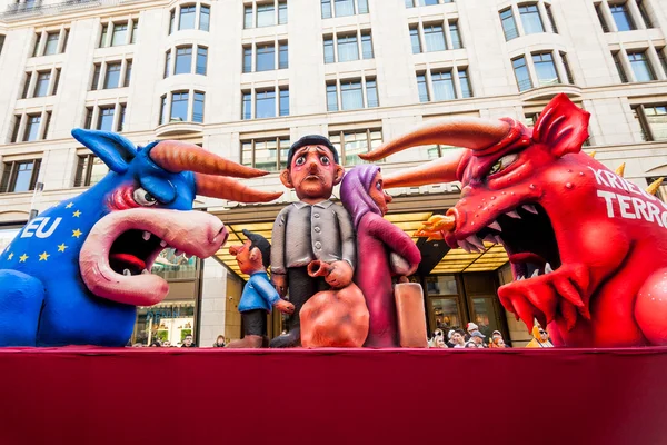 Desfile de carnaval en el centro de la ciudad — Foto de Stock