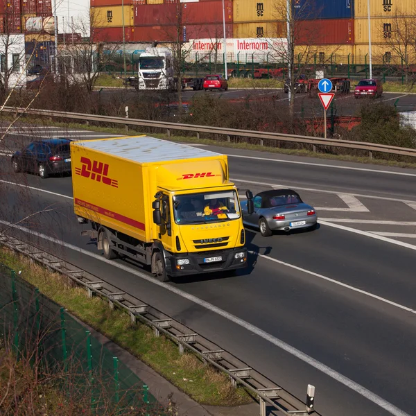 DHL teslimat kamyonu Stok Fotoğraf