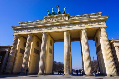 Brandenburger Tor (Brandenburg Kapısı)