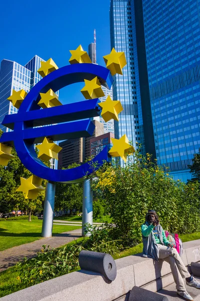 Euro currency sign in downtown of Frankfurt — Stock Photo, Image